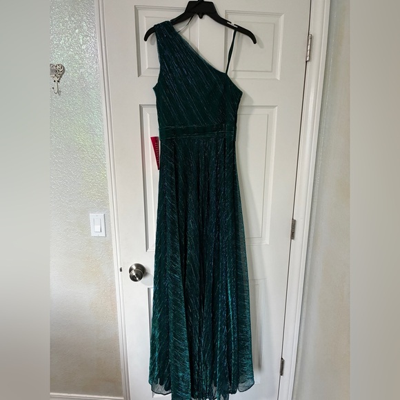 Betsy & Adam Dresses & Skirts - Betsy & Adam Emerald One-Shoulder Dress